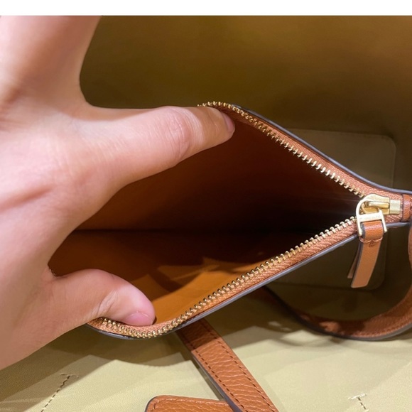 New, authentic Tory Burch blake small tote bag - Picture 5 of 14